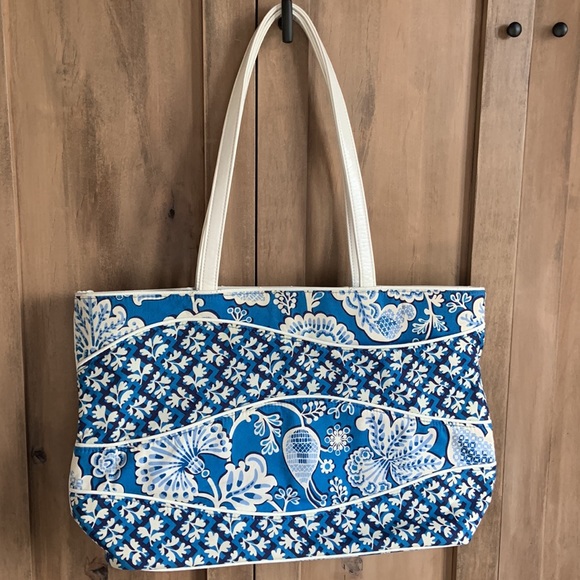 Vera Bradley Handbags - Vera Bradley Tote